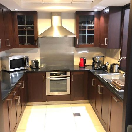Downtown Boulevard One Bedroom Apt In 29 Blvd غرفة وصالة Burj & Fountain View Master Bedroom Plus 2 Single Beds In Living Room ドバイ エクステリア 写真