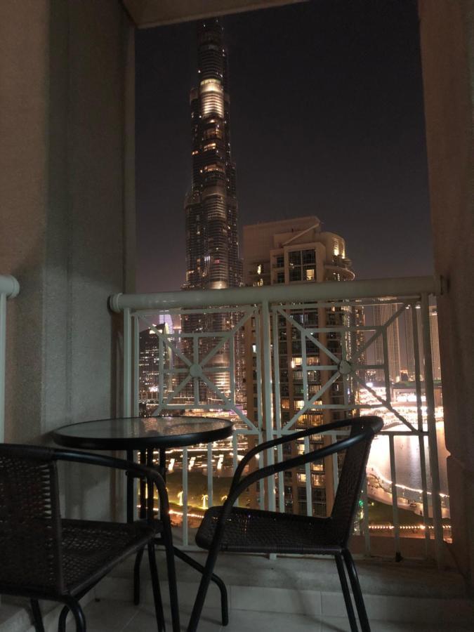 Downtown Boulevard One Bedroom Apt In 29 Blvd غرفة وصالة Burj & Fountain View Master Bedroom Plus 2 Single Beds In Living Room ドバイ エクステリア 写真