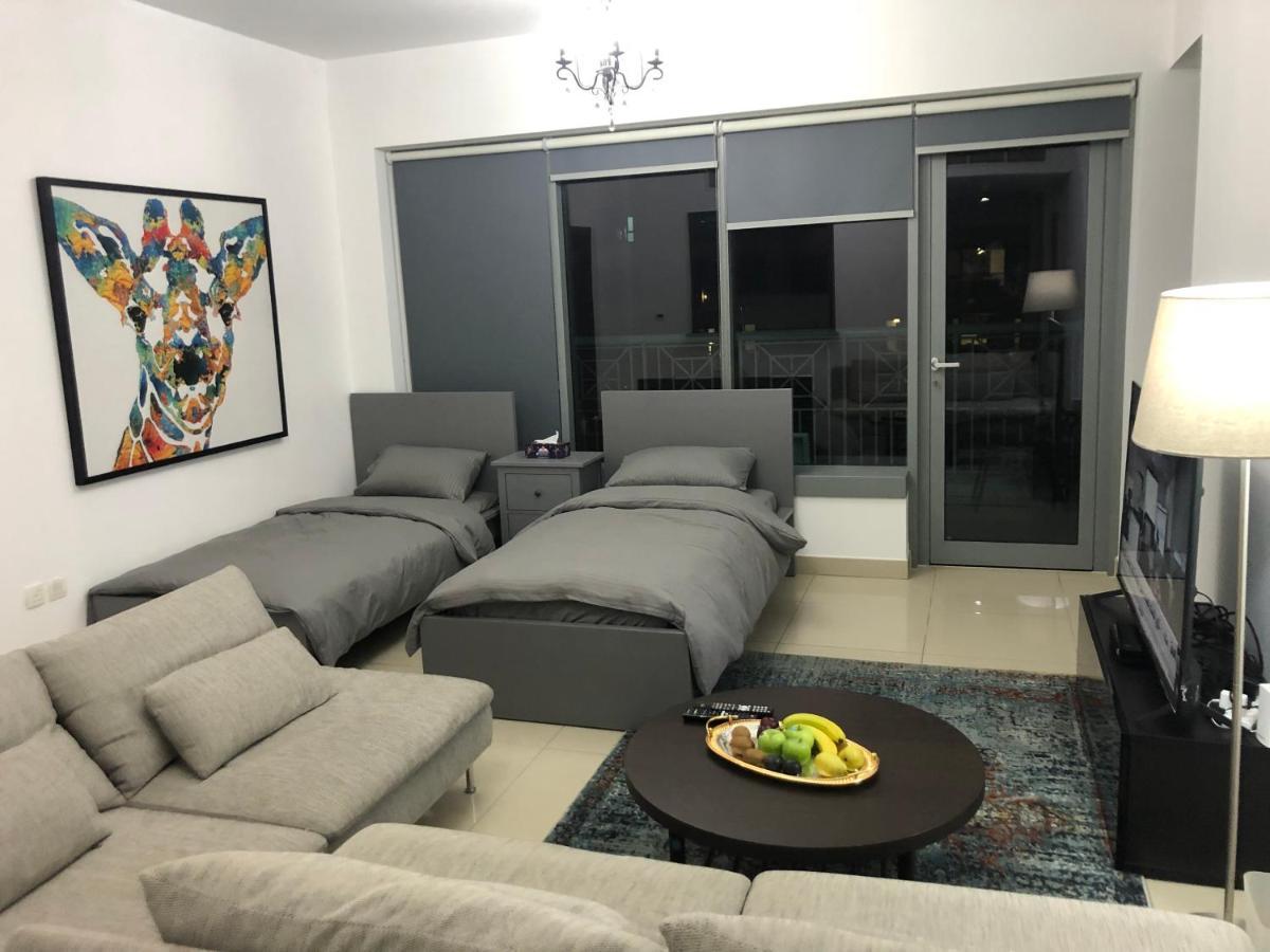 Downtown Boulevard One Bedroom Apt In 29 Blvd غرفة وصالة Burj & Fountain View Master Bedroom Plus 2 Single Beds In Living Room ドバイ エクステリア 写真